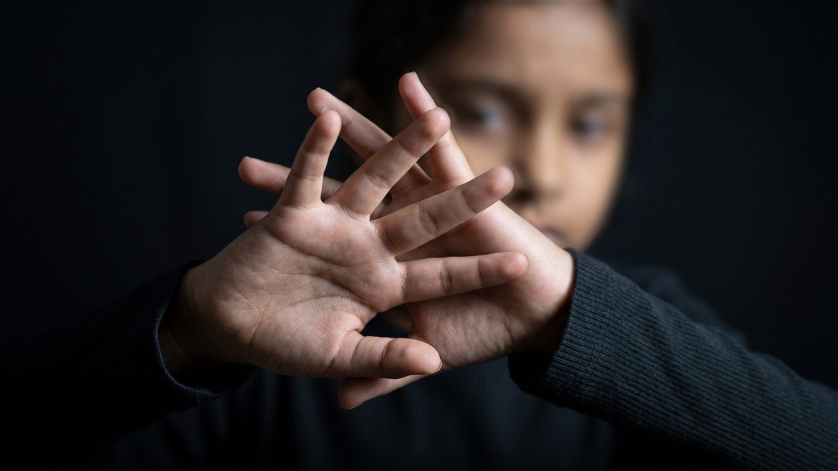 10 سالہ بچی کے ساتھ 6 افراد کی جانب سے مبینہ اجتماعي زیادتی کا دل دہلا دینے والا واقعہ سامنے آیا ہے