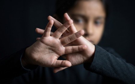 10 سالہ بچی کے ساتھ 6 افراد کی جانب سے مبینہ اجتماعي زیادتی کا دل دہلا دینے والا واقعہ سامنے آیا ہے